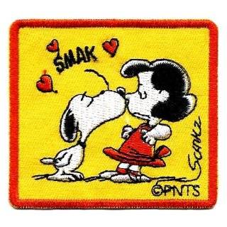 SNOOPY kissing LUCY Smak Love Embroidered Peanuts Iron On / Sew On 