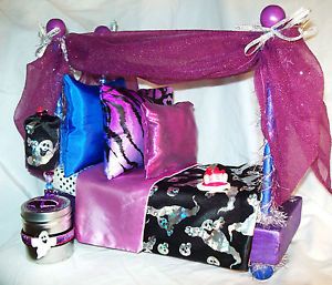 Monster High Canopy Bed for Spectra Doll and Pad for Pet Rhuen Angel Food Cake
