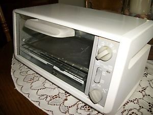 Black & Decker Toaster Oven Spacesaver TRO510111 Cont Cleaning